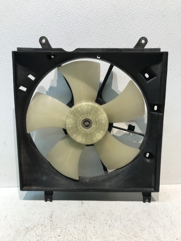 2001-2005 Toyota Rav4 Left Radiator Fan Motor Assembly OEM 16363-23030