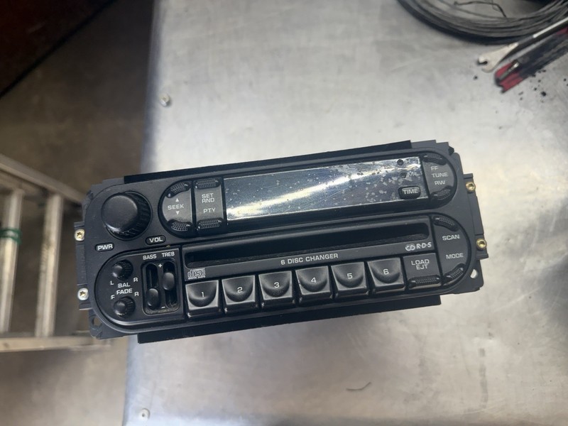 DODGE JEEP CHRYSLER Durango Ram RBQ Radio 6 Disc Changer CD Player P56038622AI