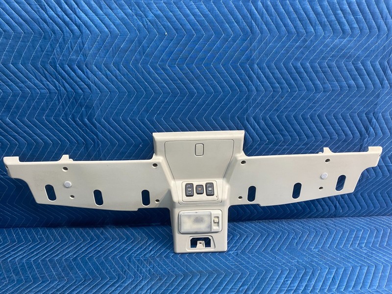 99-04 Land Rover Discovery II Overhead Roof Console Sunroof Dome Light OEM Tan