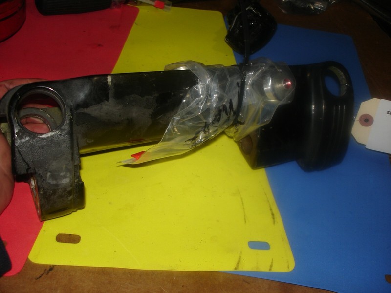Mercury 9.8hp 1970 swivel cover exhaust housing 2937880boat motor part bin729