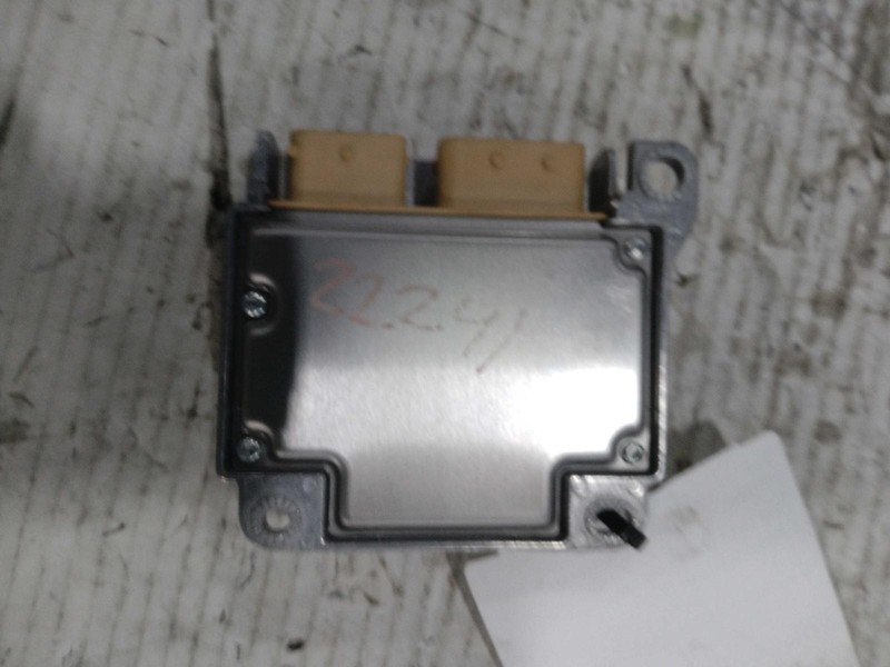 Used Air Bag Module fits: 2016 Hyundai Veloster Air Bag front center console ID