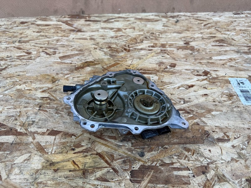 INFINITI Q50 Q60 16-24 OEM ENGINE RIGHT VALVE TIMING SOLENOID ACTUATOR COVER 3.0