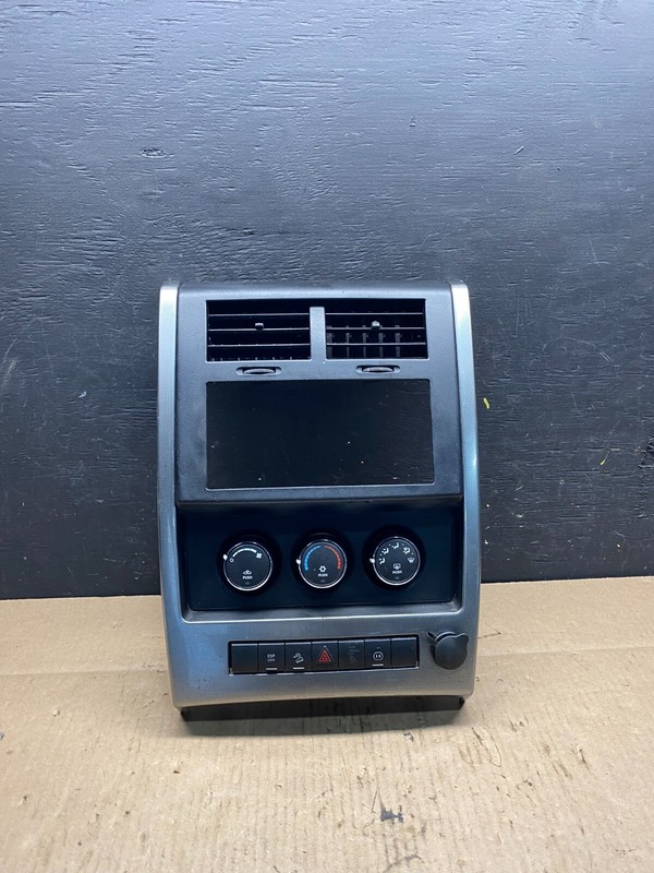 2008 to 2012 Jeep Liberty Dash Climate Temperature Control Radio Bezel O6925 DG