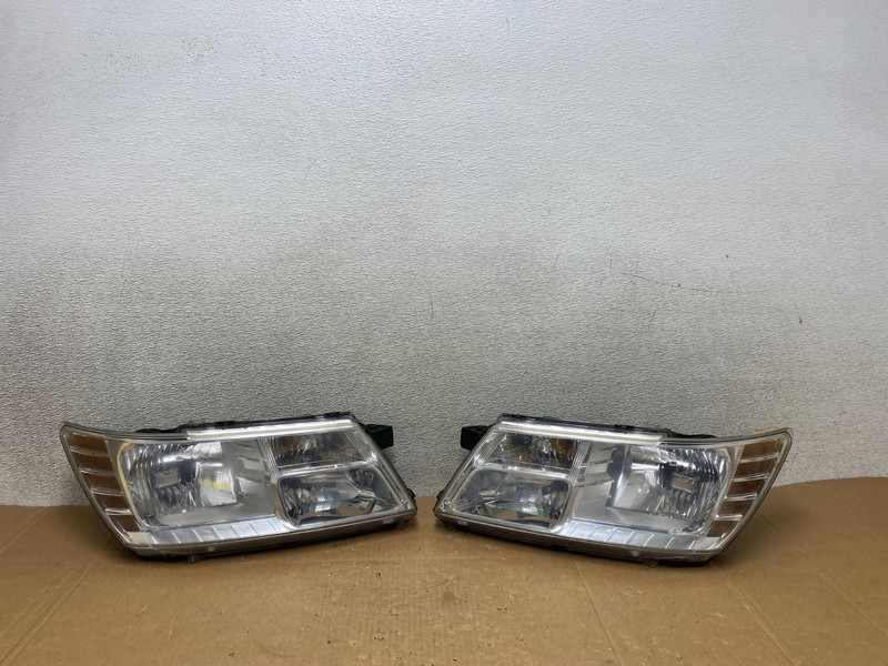 2009 to 2017 Dodge Journey Headlights Left+Right Set Halogen V4954 DW