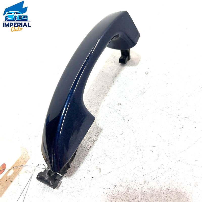 2011-12 VOLKSWAGEN TOUAREG FRONT OR REAR PASSENGER SIDE EXTERIOR DOOR HANDLE OEM