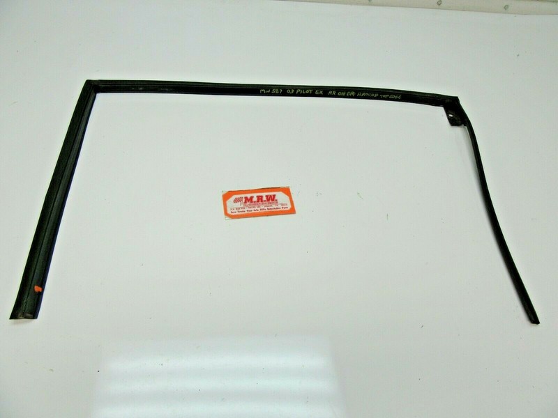 FITS REAR DOOR PANEL RUBBER SEAL AROUND TOP EDGE DOOR TO ROOF RIGHT PASSENGER RR
