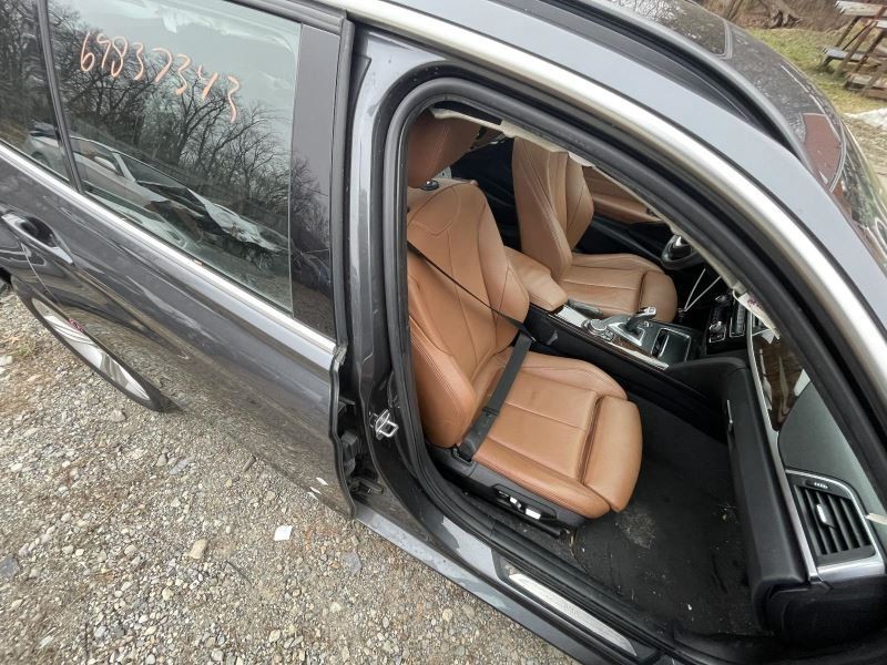 2014-2018 BMW 328i RIGHT ROCKER W/POST GRAY PC:B39 100K 51965