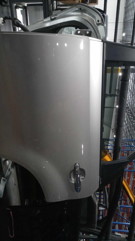 2013 KIA SORENTO Left Rear Door Silver OEM 49636, 170k Miles, AS-IS