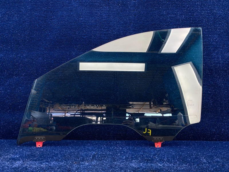 2017–2020 Nissan Pathfinder Front Left Door Glass / window OEM