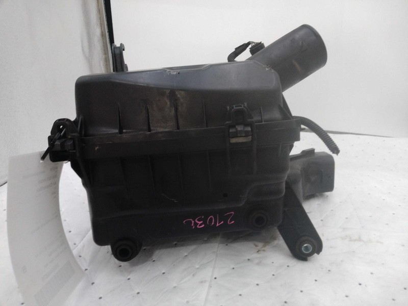Used Air Cleaner Assembly fits: 2016 Mitsubishi OutlanderGrade B