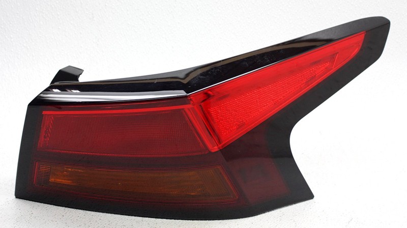 OEM Nissan Altima Right Passenger Side Halogen Tail Lamp 26550-6CA1A