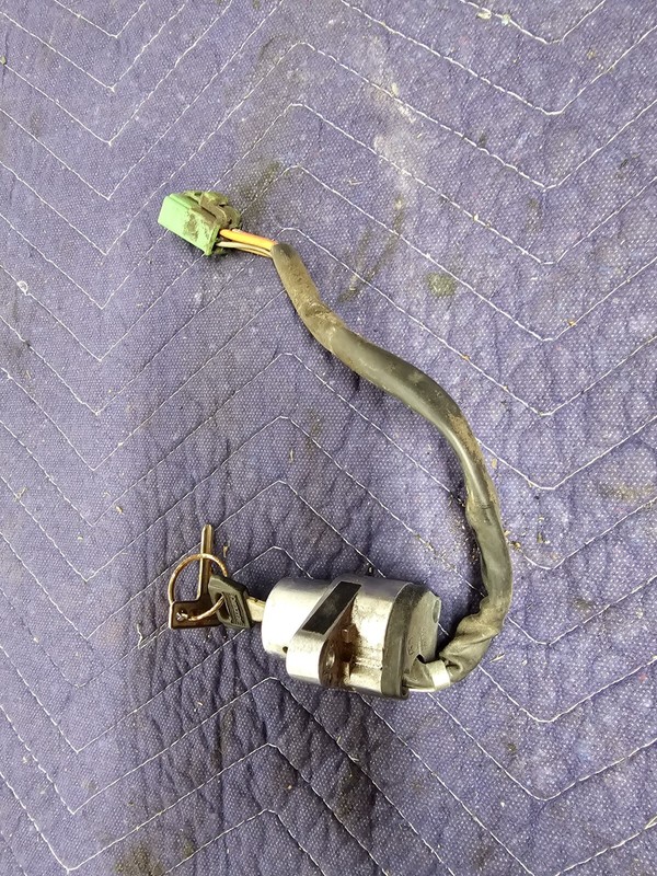 OEM SUZUKIIGNITION SWITCH WITH KEYS From 94 Intruder 800