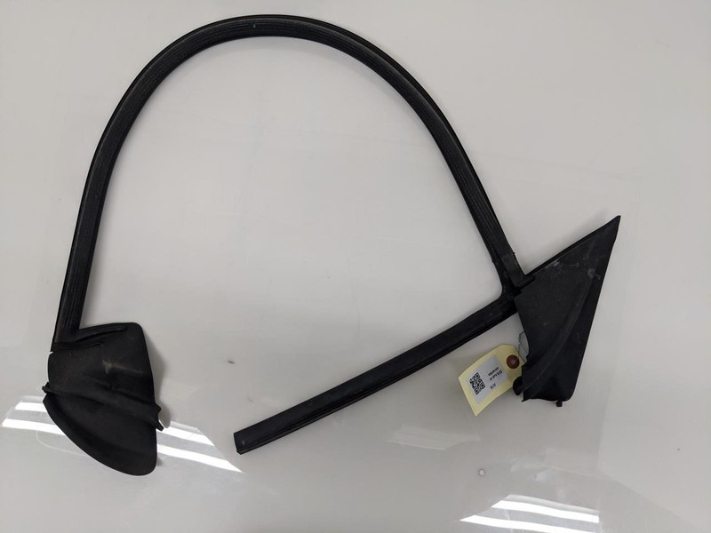 Front Left Door Window Belt Weatherstrip 2016 Audi A3 8V7837479 2015 - 2019