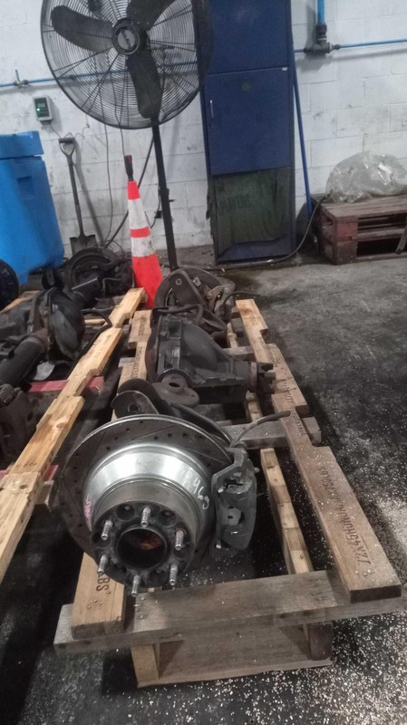 2004 GMC Envoy 4WD Drive Axle Assembly OEM 15134676 153K Miles Warranty
