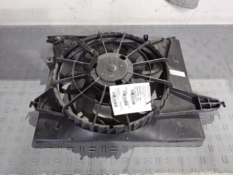 2013-2018 Hyundai Santa Fe Radiator Fan Motor Fan Assembly SWB 2.4L