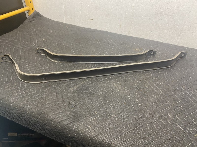 2017 KIA SORENTO LX GAS TANK STRAPS OEM