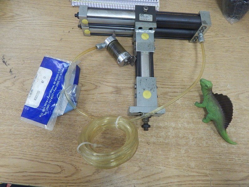 PHD MR13RF 2 370X 1-MT -DC-DR-D1-D2-M Cylinder 07143784-01 w/15641 Actuator