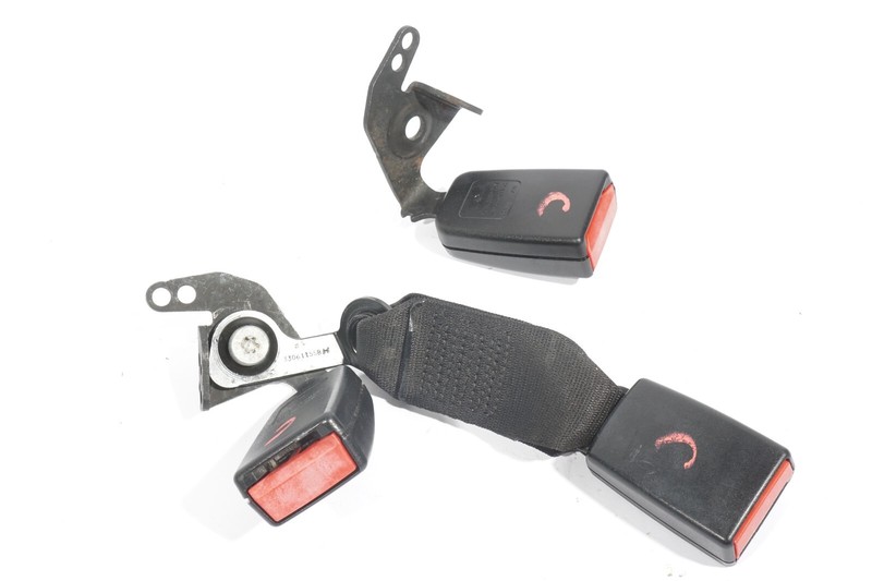 08-14 Mercedes W204 C250 C300 C63 Rear Center Seat Belt Buckle Black 2048602869