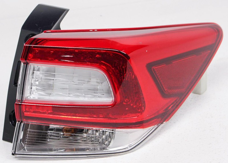 OEM Subaru Impreza Wagon Right Passenger Side Halogen Tail Lamp Lens Chip