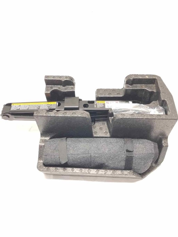 2017 Cadillac CT6 2.0L Turbo AT Scissor Jack With Base And Tools