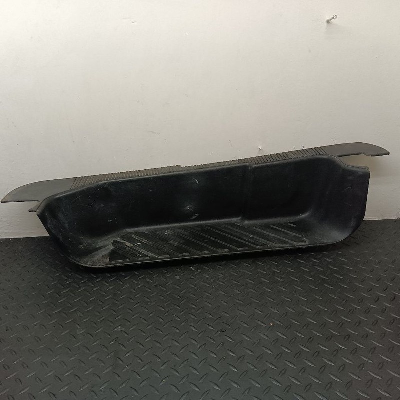 04-19 Ford E450SD Left Driver Scuff Plate Black OEM 4C2Z-1513209-CAA