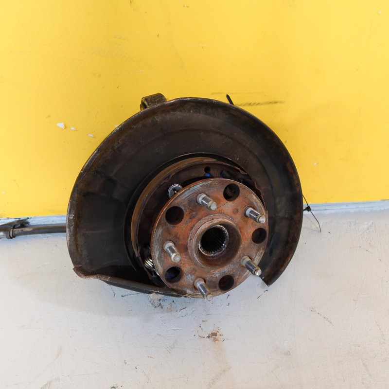 2015-2019 LEXUS RC350 REAR RIGHT PASSENGER SIDE SPINDLE KNUCKLE HUB OEM