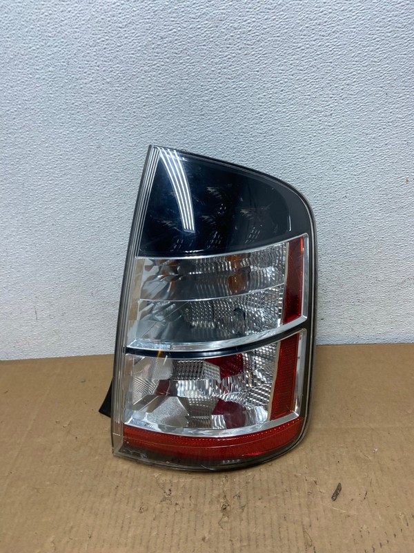 2004 - 2005 Toyota Prius Right Passenger Side Rh Tail Light AD0921 LK