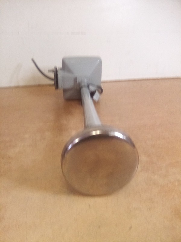 Hadley/Freightliner Cascadia 15" Horn W/Mount "READ DESCRIPTION"