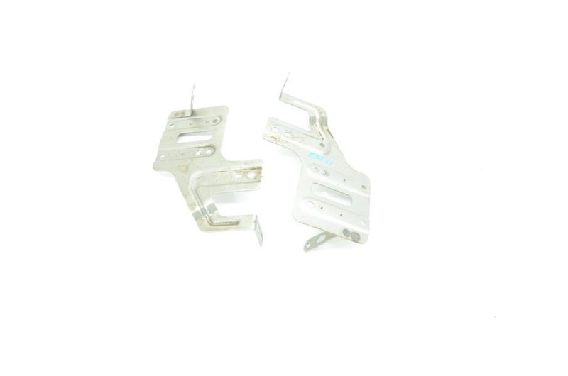 2017-2020 Nissan Titan 5.6L 4x4 Radio Brackets