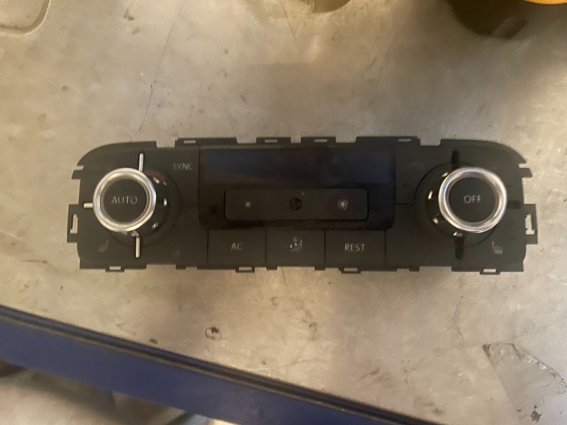 11-12 VOLKSWAGEN VW TOUAREG HEATER AC A/C CLIMATE CONTROL UNIT 7P6907040BA