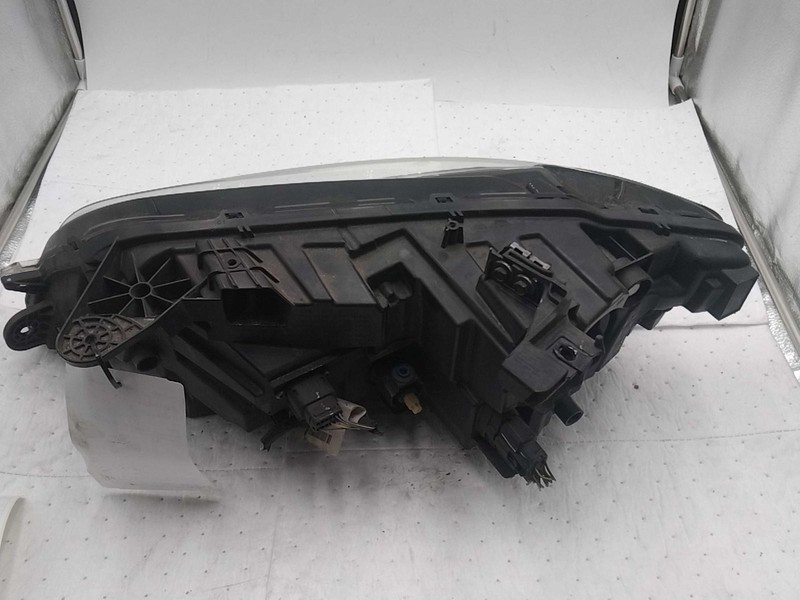 Used Right Headlight Assembly fits: 2017 Lincoln Mkz adaptive headlamps LED sign