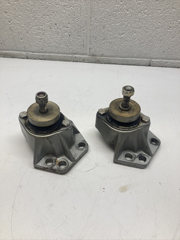 X2910597 OMC Stringer GM 3.0L 4 Cyl Stern Drive Engine Mount Bracket Set
