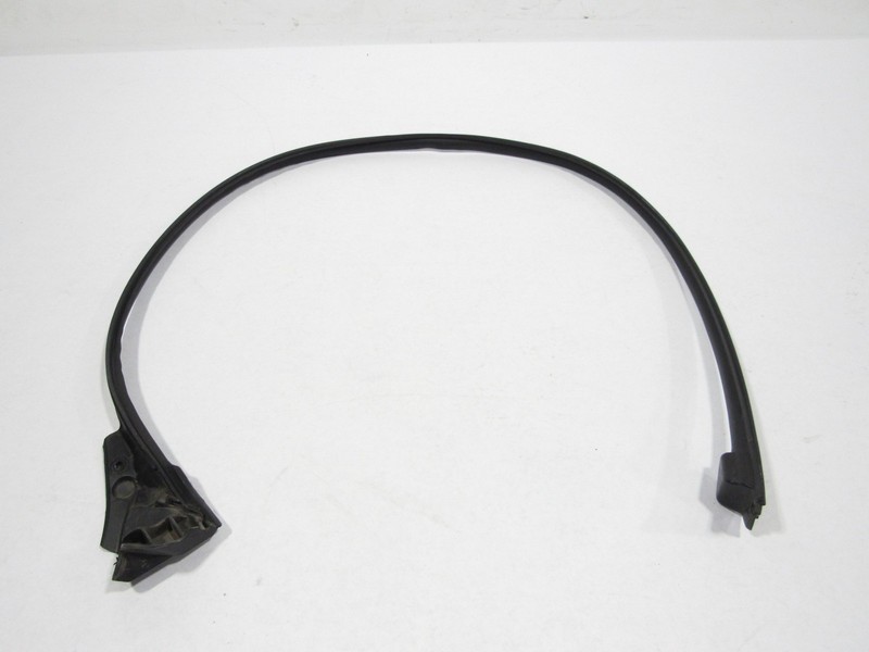 17-20 Jaguar F-Pace 2018 Front Right Door Window Upper Weatherstrip Seal ;:Y
