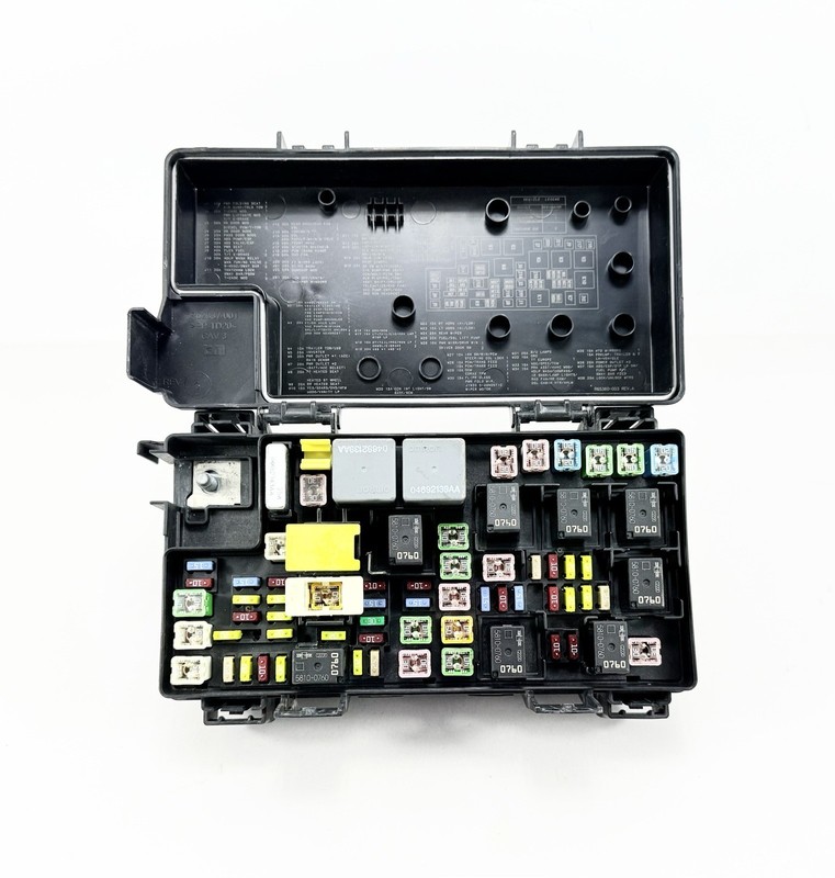 2012 Dodge Grand Caravan Chrysler Town & Country TIPM Fuse Box OEM R8244884AA