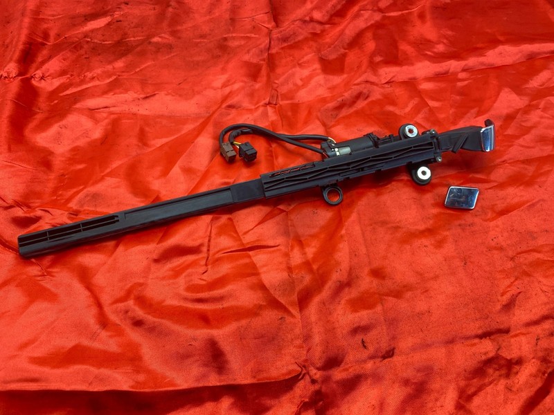 07-13 BMW E92 328 335 COUPE Front Right Passenger Seatbelt Extender Arm OEM✅