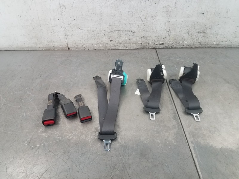 2015 Subaru WRX STiRear Seat Belt Set #0578 G7