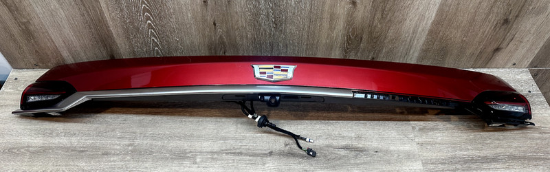 2020-24 CADILLAC XT6 REAR GARNISH WITH TAIL LAMPS OEM PART