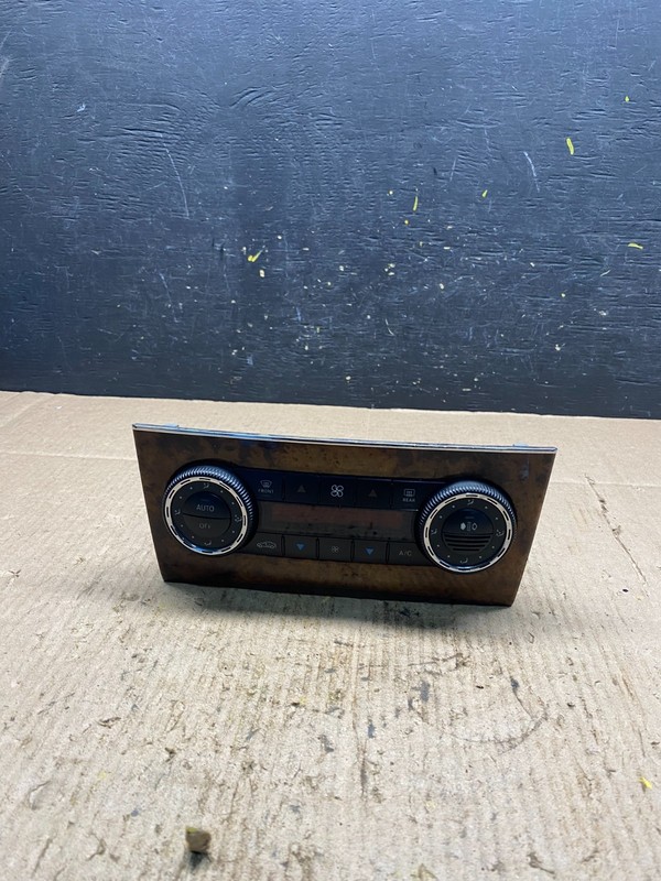 2005-2009 Mercedes W209 CLK350 A/C Heater Climate Control Trim OEM R6258 DG