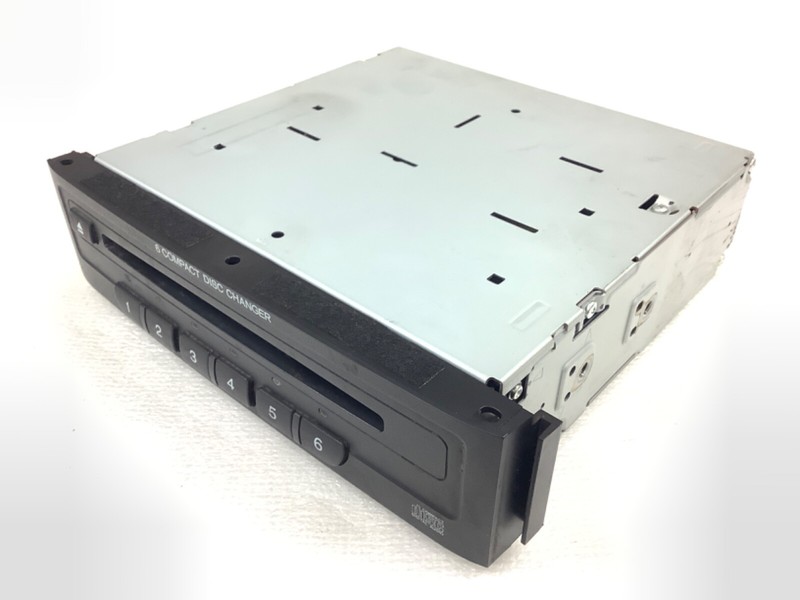 05 Pilot EXL(RES) 6 CD Changer Player Dashboard Entertaining System Unit OEM