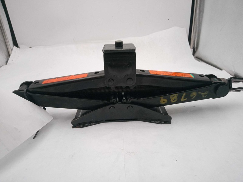 2017 INFINITI QX80 Floor Jack Tool Kit - Used, 105k Mileage, Blue