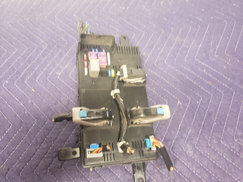 919584D050 PASSENGER Rear Fuse Junction Box OEM For Kia 2006-2008 Entourage