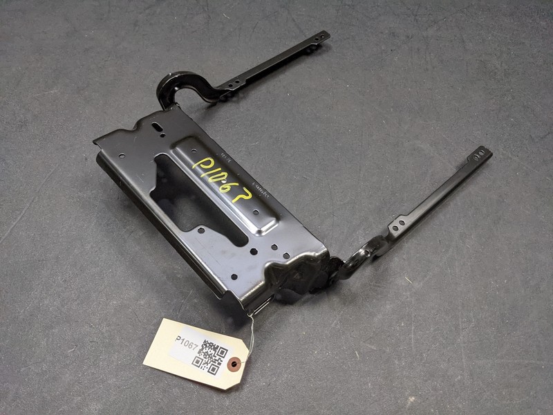 Center Console Hinge 22792218 2016 Chevrolet SUBURBAN LT 2015 - 2020