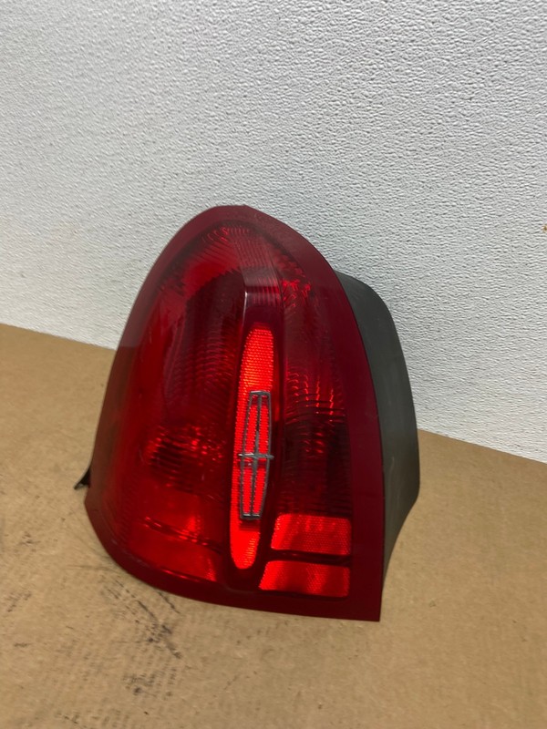 1998 to 2002 Lincoln Town Car Left Driver Lh Tail Light Oem AC2941 LK