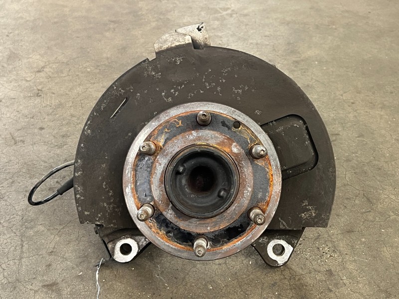 ⭐2015-2020 CADILLAC ESCALADE 2X4 FRONT RIGHTSPINDLE KNUCKLE HUB OEM LOT2488