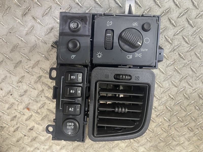 2003-2006 Chevrolet Avalanche Silverado Headlight Switch 4x4 Switch Oem