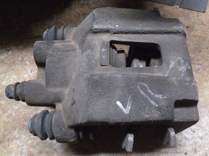2003 Jeep Liberty Sport 3.7L 3.7 Left Rear Disk Back Brake Caliper 2004 2005 06
