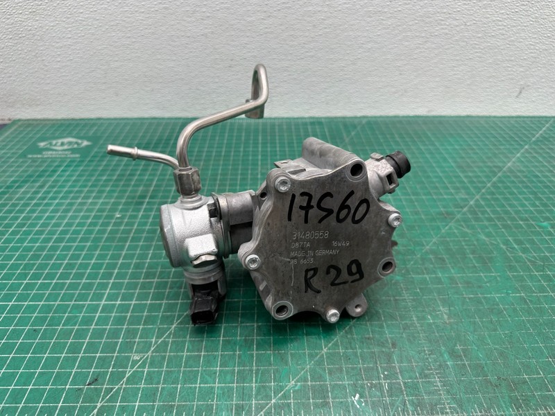 15-18 Volvo S60 T5 2.0L engine BRAKE VACUUM PUMP W/ HIGH PRESSURE FUEL PUMP OEM