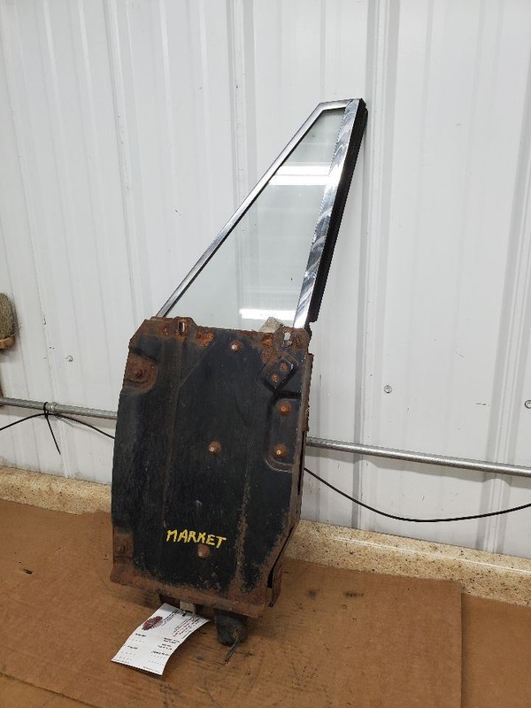 THUNDERBI 1966 Rear Door Vent Glass 291123