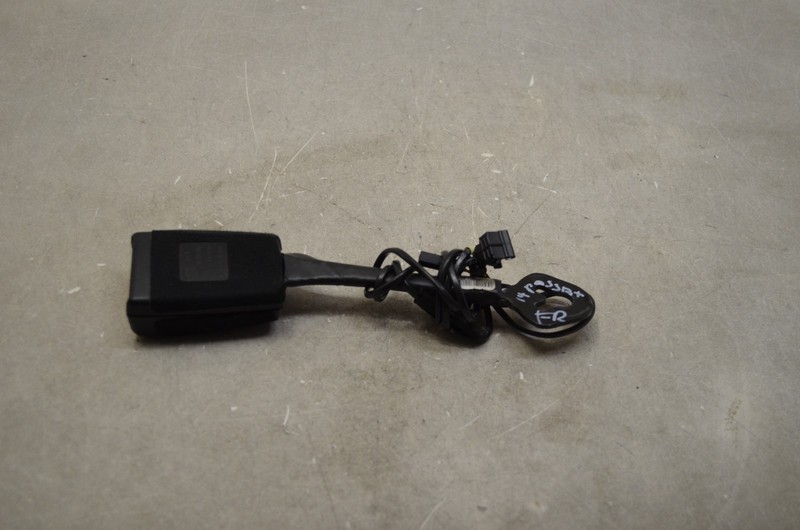 12-18 VOLKSWAGEN PASSAT FRONT RIGHT PASSENGER SIDE SEAT BELT BUCKLE OEM