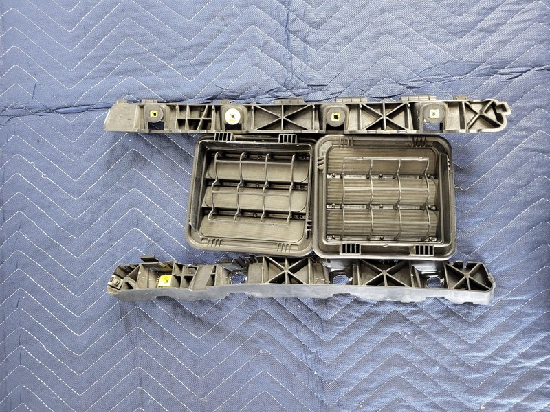 Used Oem Hyundai Rear Bumper Brackets & Quarter Pressure Vents 2016-2021 Tucson